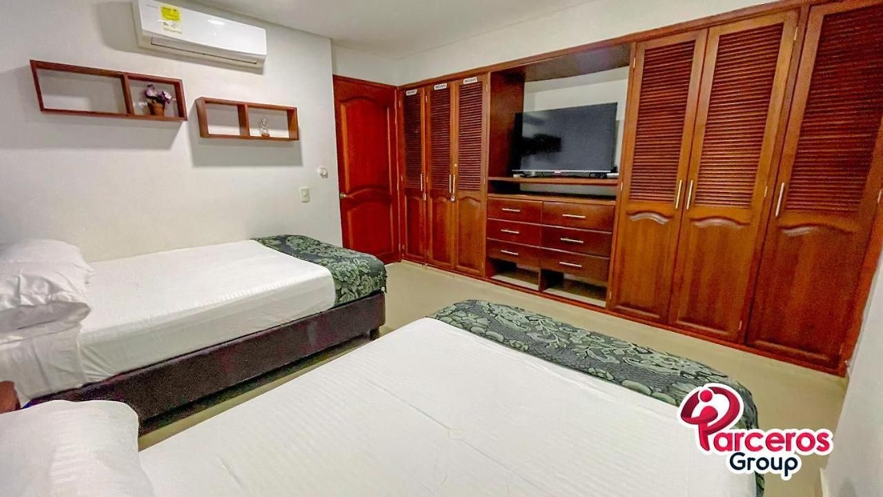Torres Del Por Parceros Group Apartamento